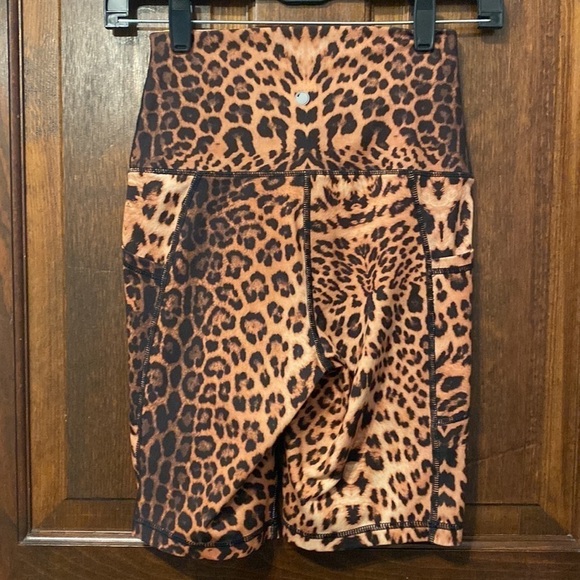 Yogalicious Lux High-Rise Leopard Print Fitted Shorts - Picture 4 of 5